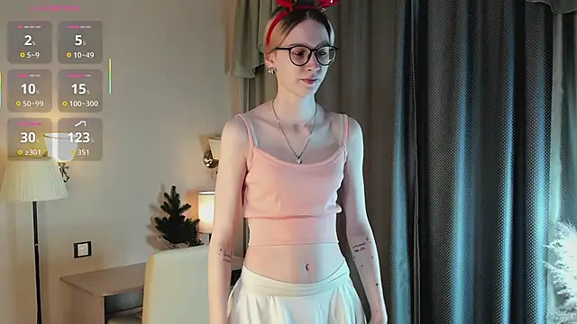 Snapshot of SharylSmalt chatting on 12.21.25 SharylSmalt online show from 12.21.25