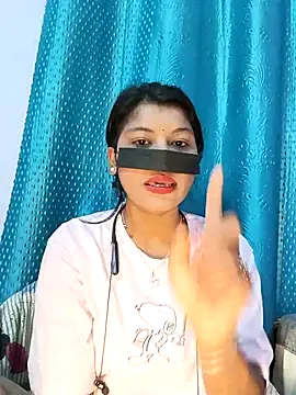 Snapshot of Horny_Ishika chatting on 11.18.25 Horny Ishika online show from 11.18.25