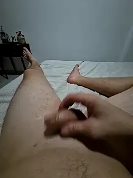 Snapshot of tonipit chatting on 09.18.25 tonipit online show from 09.18.25