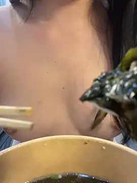 Snapshot of Knorr_Vietnams chatting on 11.05.25 Knorr Vietnams online show from 11.05.25