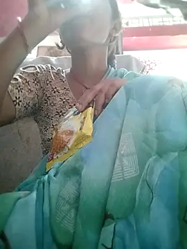 Snapshot of Laxmixx2 chatting on 10.07.25 Laxmixx2 online show from 10.07.25