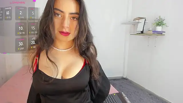 sashaa petit online show from 09.22.25