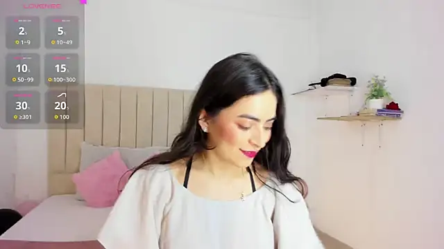 sashaa petit online show from 10.04.25