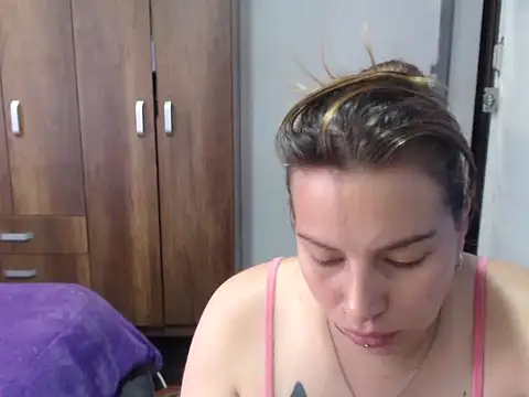 cloequeen15 online show from 10.22.25