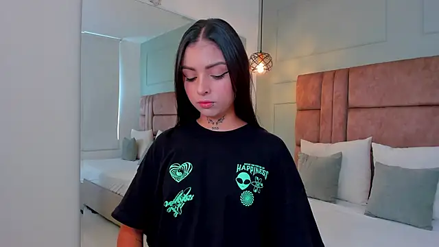 Snapshot of hannah_miltonn chatting on 09.21.25 hannah miltonn online show from 09.21.25