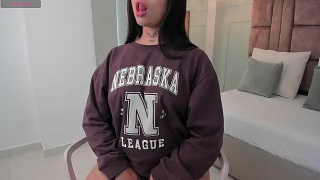 Snapshot of hannah_miltonn chatting on 11.06.25 hannah miltonn online show from 11.06.25