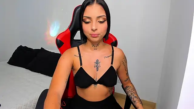 Snapshot of hannah_miltonn chatting on 04.28.26 hannah miltonn online show from 04.28.26