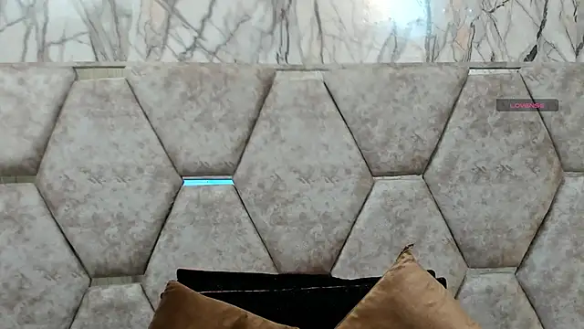 Snapshot of EXOTIC_EBONY_ chatting on 10.18.25 EXOTIC EBONY online show from 10.18.25