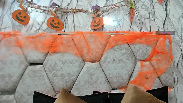 Snapshot of EXOTIC_EBONY_ chatting on 10.19.25 EXOTIC EBONY online show from 10.19.25