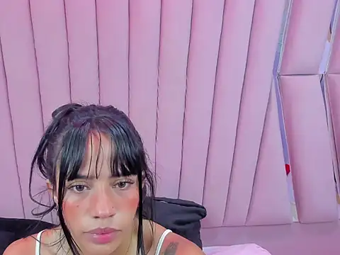 hazel 18  online show from 10.03.25