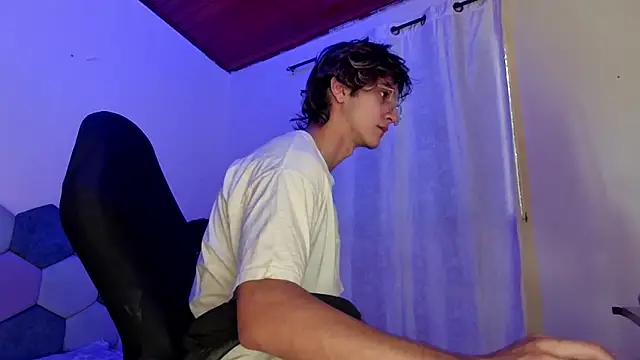 Snapshot of 2006_tgn chatting on 11.14.25 2006 tgn online show from 11.14.25