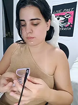 Snapshot of CutteGirl99 chatting on 09.09.25 CutteGirl99 online show from 09.09.25