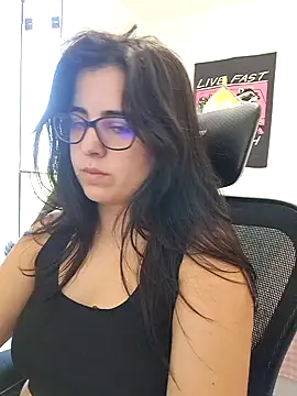 Snapshot of CutteGirl99 chatting on 10.10.25 CutteGirl99 online show from 10.10.25