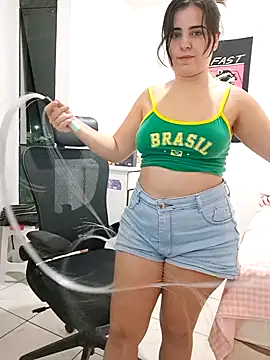 Snapshot of CutteGirl99 chatting on 10.11.25 CutteGirl99 online show from 10.11.25