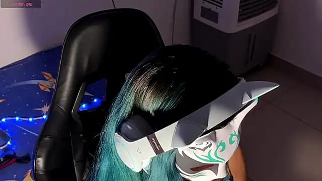 Snapshot of bluesubmissive chatting on 10.28.25 bluesubmissive online show from 10.28.25