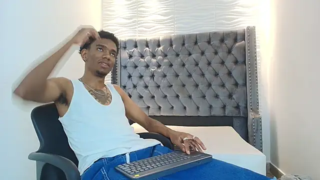 Snapshot of nero_reyd chatting on 06.27.26 nero reyd online show from 06.27.26