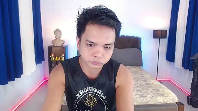 Snapshot of XExtraServiceManX chatting on 10.21.25 XExtraServiceManX online show from 10.21.25