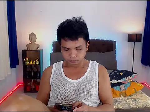 Snapshot of XExtraServiceManX chatting on 10.22.25 XExtraServiceManX online show from 10.22.25