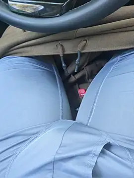 Snapshot of GRiZZLYBONE chatting on 03.18.26 GRiZZLYBONE online show from 03.18.26