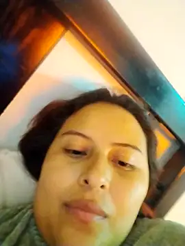 Snapshot of yelezia chatting on 10.04.25 yelezia online show from 10.04.25