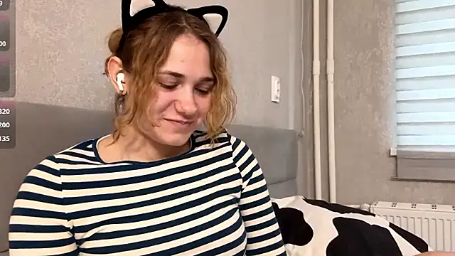 Snapshot of SunPunnyGirl chatting on 09.22.25 SunPunnyGirl online show from 09.22.25