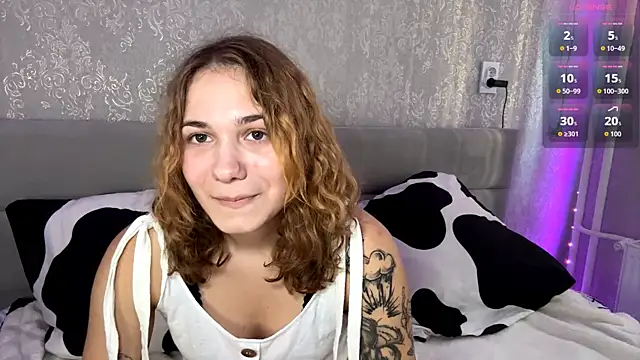Snapshot of SunPunnyGirl chatting on 09.29.25 SunPunnyGirl online show from 09.29.25