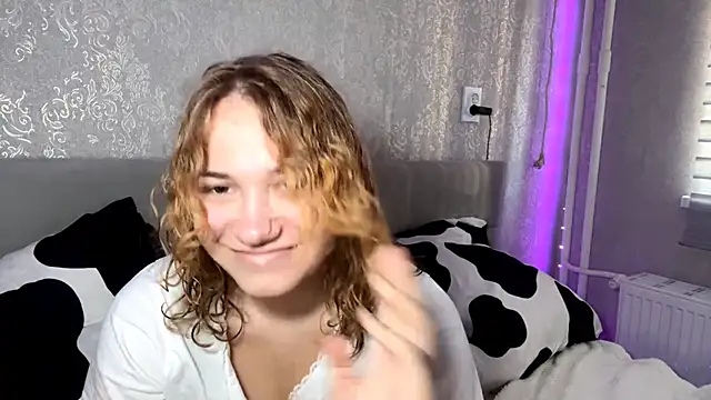 Snapshot of SunPunnyGirl chatting on 09.30.25 SunPunnyGirl online show from 09.30.25