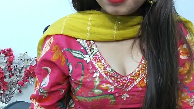 Snapshot of ruby100 chatting on 11.14.25 ruby100 online show from 11.14.25