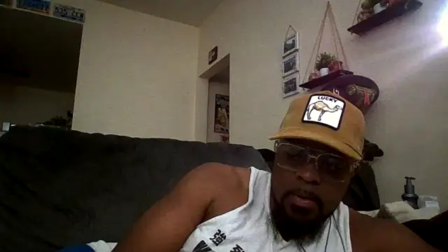 Snapshot of Str8ishVegasGuy chatting on 10.17.25 Str8ishVegasGuy online show from 10.17.25
