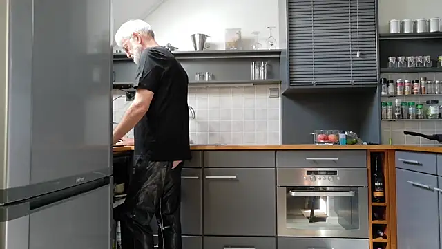 Snapshot of ewaldwillems99 chatting on 09.12.25 ewaldwillems99 online show from 09.12.25