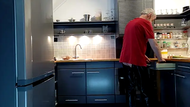 Snapshot of ewaldwillems99 chatting on 12.05.25 ewaldwillems99 online show from 12.05.25