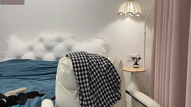 Snapshot of bao-bao- chatting on 11.01.25 bao-bao- online show from 11.01.25