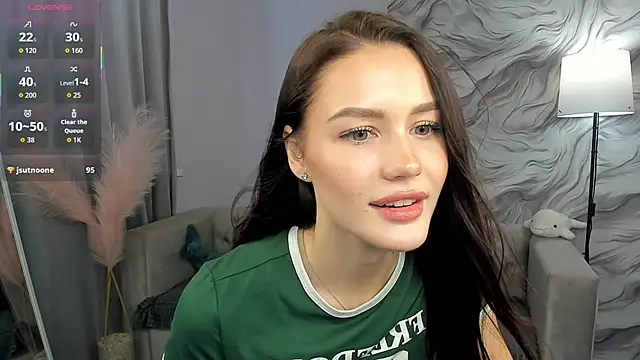 Snapshot of Aria_Mila chatting on 09.09.25 Aria Mila online show from 09.09.25