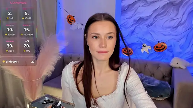 Snapshot of Aria_Mila chatting on 10.24.25 Aria Mila online show from 10.24.25