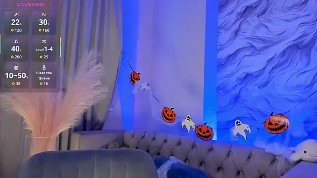 Snapshot of Aria_Mila chatting on 10.30.25 Aria Mila online show from 10.30.25