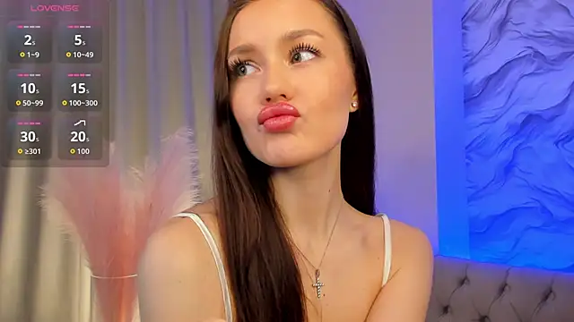 Snapshot of Aria_Mila chatting on 11.28.25 Aria Mila online show from 11.28.25