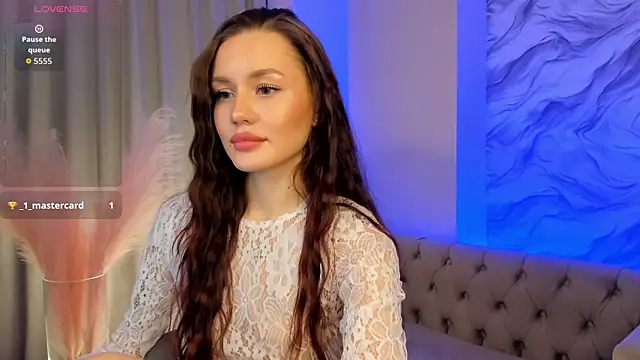 Snapshot of Aria_Mila chatting on 11.29.25 Aria Mila online show from 11.29.25