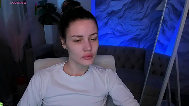 Snapshot of Aria_Mila chatting on 04.15.26 Aria Mila online show from 04.15.26