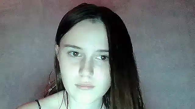 Snapshot of SweetLoraa chatting on 10.28.25 SweetLoraa online show from 10.28.25