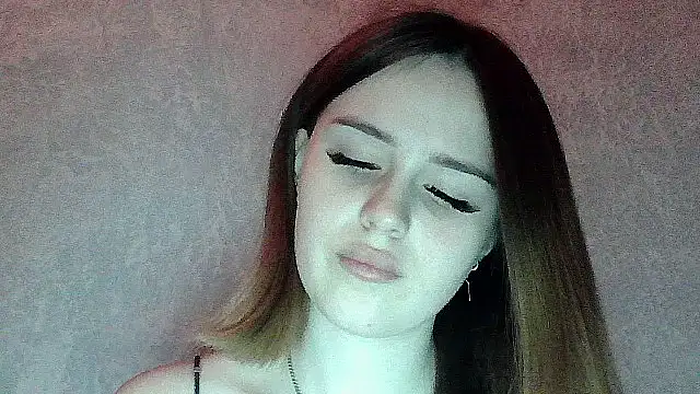 Snapshot of SweetLoraa chatting on 11.25.25 SweetLoraa online show from 11.25.25