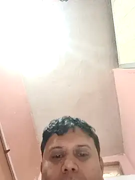 Snapshot of Sarad_sexydaddy chatting on 12.19.25 Sarad sexydaddy online show from 12.19.25