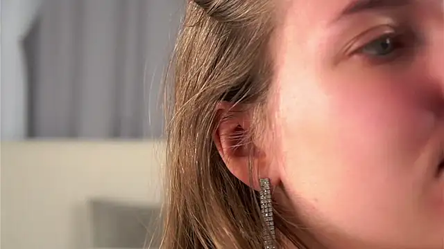 Snapshot of KarriBrownd chatting on 09.09.25 KarriBrownd online show from 09.09.25