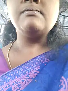 Snapshot of Tamilreethu chatting on 11.18.25 Tamilreethu online show from 11.18.25