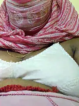 Snapshot of Tamilreethu chatting on 11.19.25 Tamilreethu online show from 11.19.25