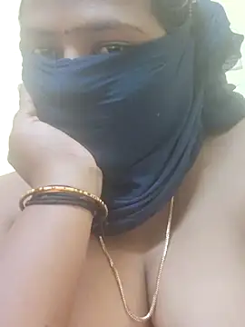 Snapshot of Tamilreethu chatting on 12.18.25 Tamilreethu online show from 12.18.25