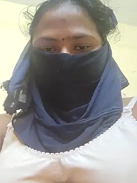 Snapshot of Tamilreethu chatting on 12.18.25 Tamilreethu online show from 12.18.25