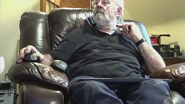 Snapshot of janzer13 chatting on 12.03.25 janzer13 online show from 12.03.25