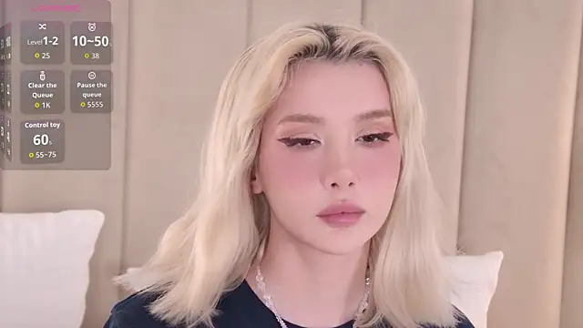 Snapshot of Nesolla chatting on 09.11.25 Nesolla online show from 09.11.25