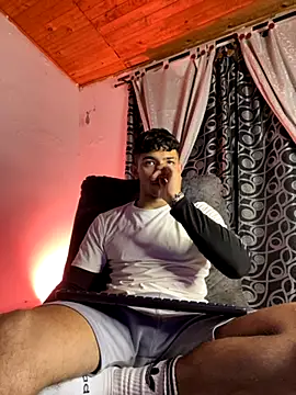 Snapshot of ArturoCardona_ chatting on 10.01.25 ArturoCardona online show from 10.01.25