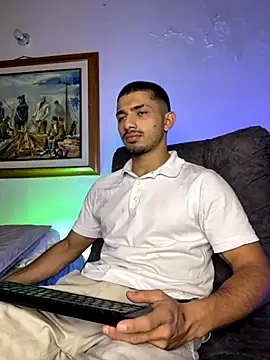 Snapshot of ArturoCardona_ chatting on 11.05.25 ArturoCardona online show from 11.05.25